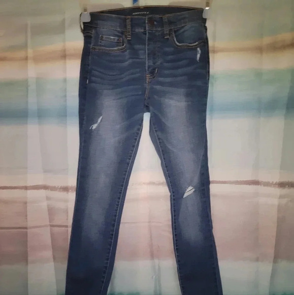 Jeans - Picture 1 of 2